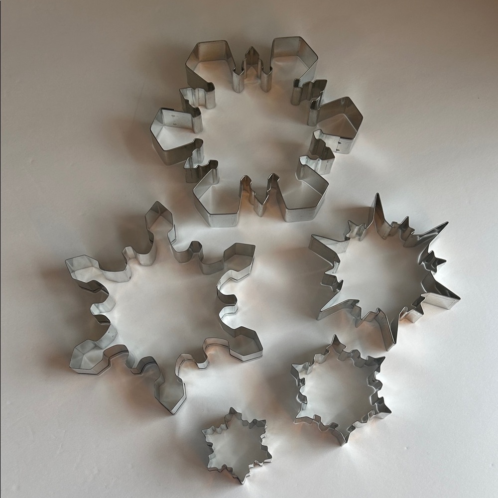 NWT Williams Sonoma Snowflake Cookie Cutter Set - Picture 6 of 7
